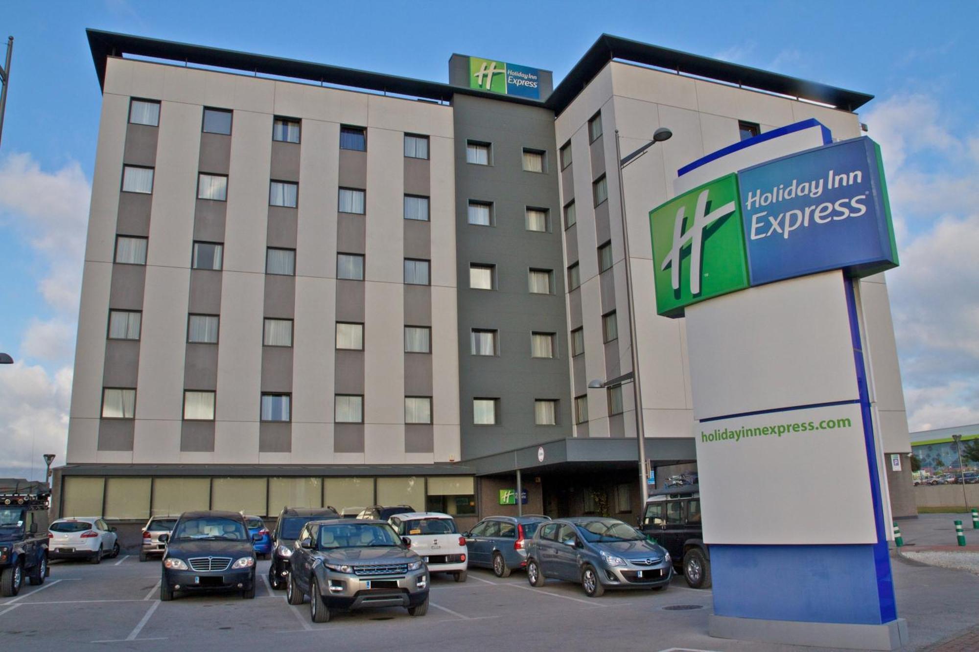 Holiday Inn Express Campo De Gibraltar-Barrios By Ihg Los Barrios Exterior photo