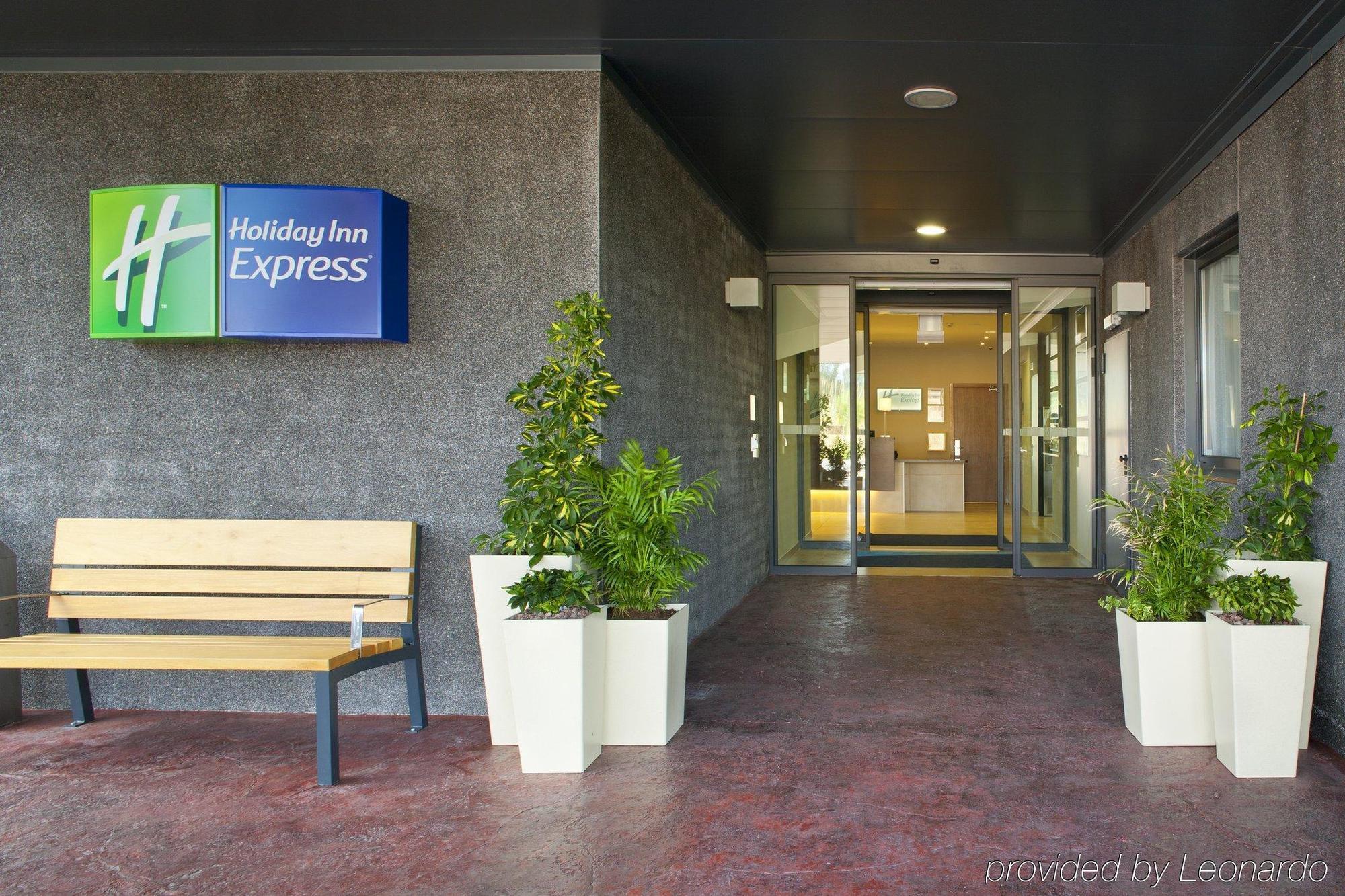 Holiday Inn Express Campo De Gibraltar-Barrios By Ihg Los Barrios Exterior photo