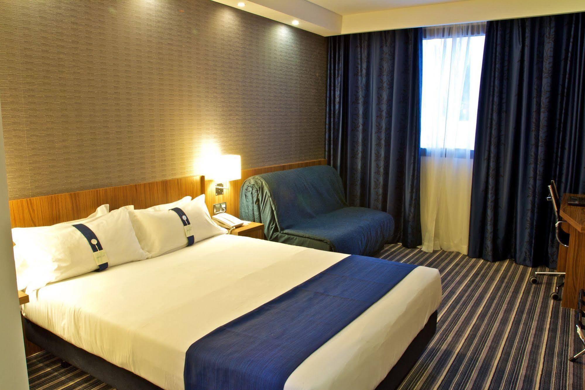 Holiday Inn Express Campo De Gibraltar-Barrios By Ihg Los Barrios Exterior photo