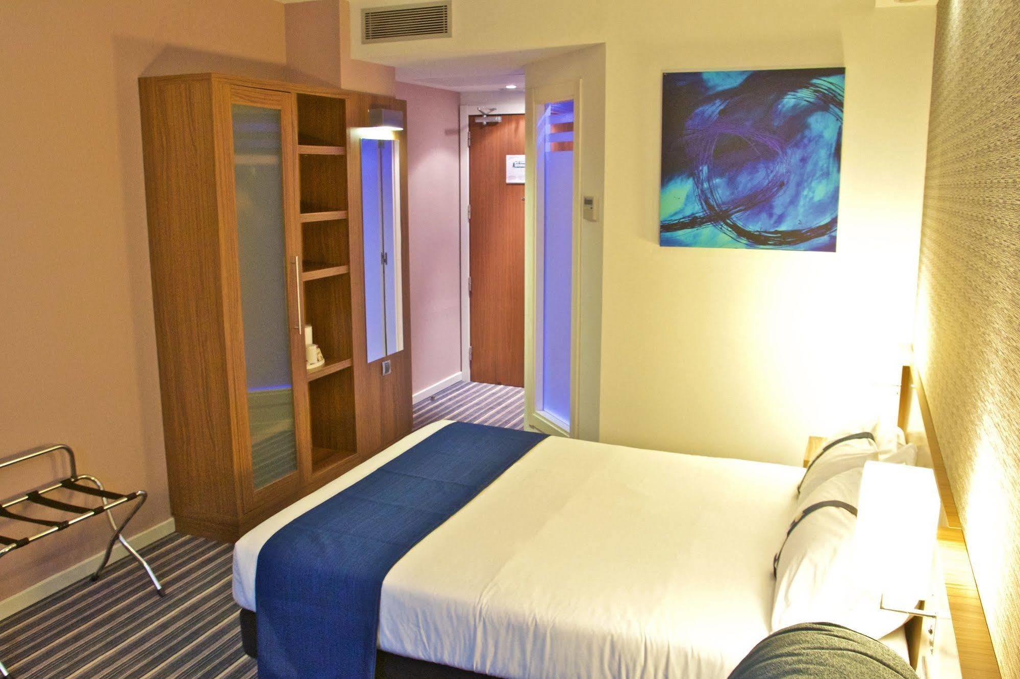 Holiday Inn Express Campo De Gibraltar-Barrios By Ihg Los Barrios Exterior photo