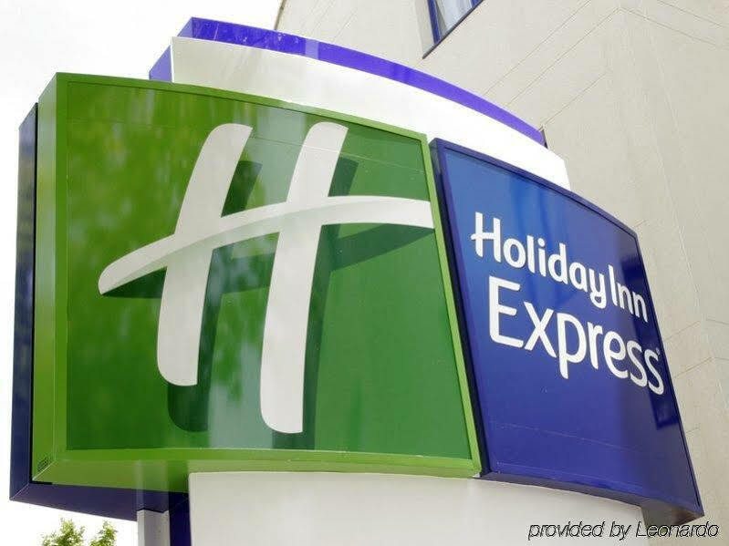 Holiday Inn Express Campo De Gibraltar-Barrios By Ihg Los Barrios Exterior photo