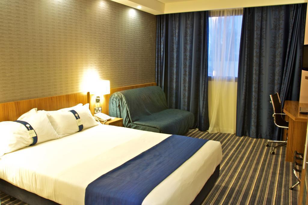 Holiday Inn Express Campo De Gibraltar-Barrios By Ihg Los Barrios Exterior photo